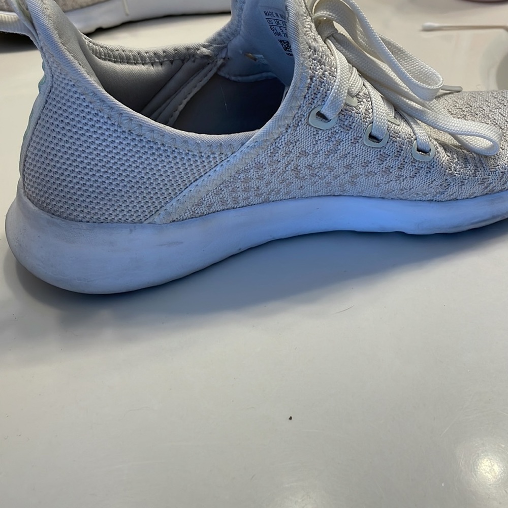 Sneakers - Picture 4 of 7